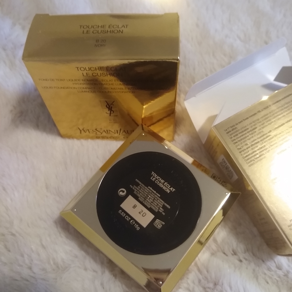 Yves Saint Laurent foundation compact B20 ivory